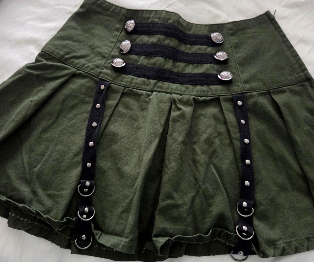 Thorn & Fable Green Grommet Pleated Mini Skirt Size M